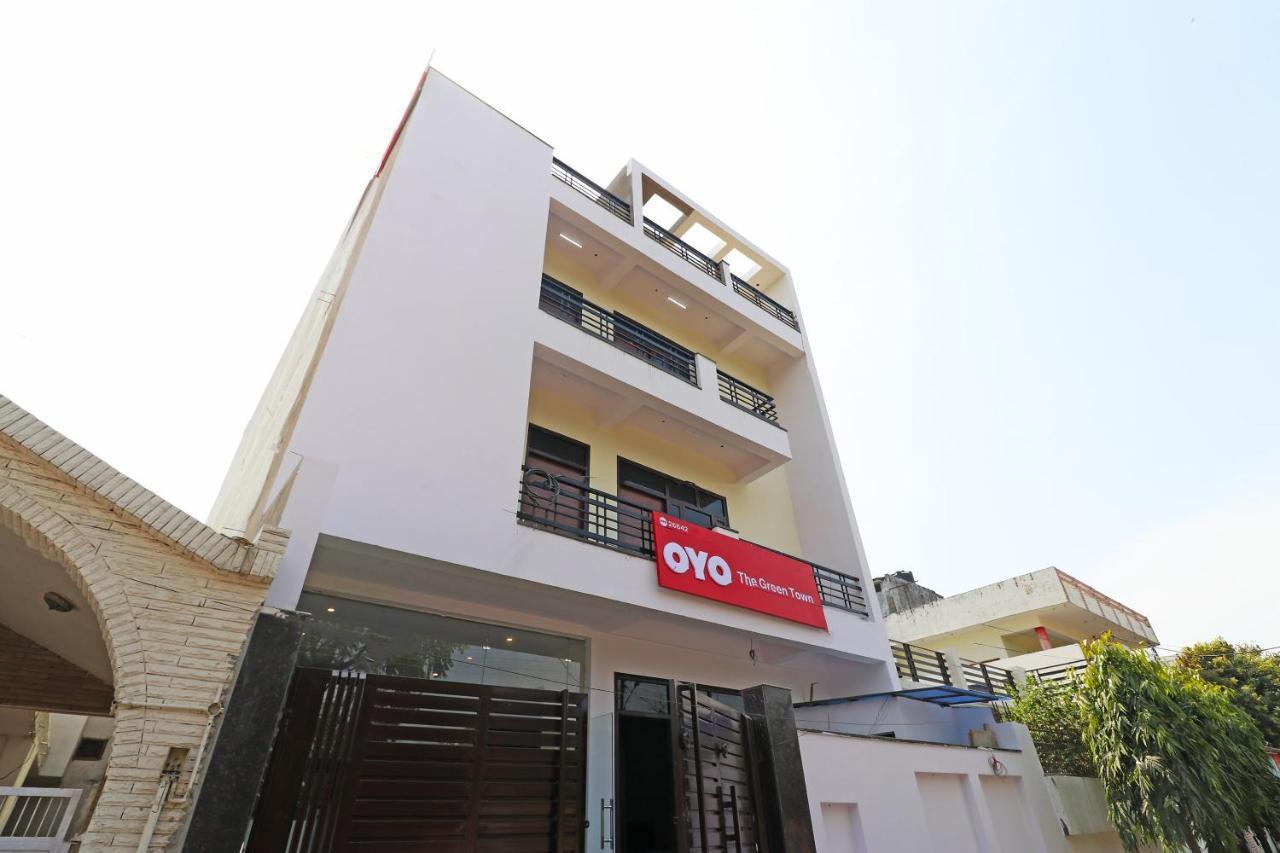 Capital O Hotel Royal Inn Near Gomti Riverfront Park Lakhnau Kültér fotó