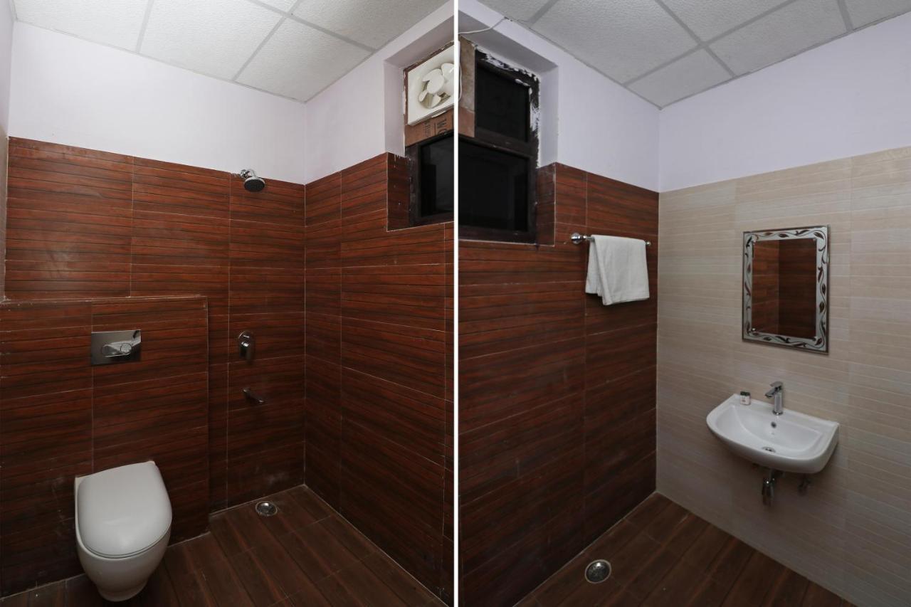Capital O Hotel Royal Inn Near Gomti Riverfront Park Lakhnau Kültér fotó