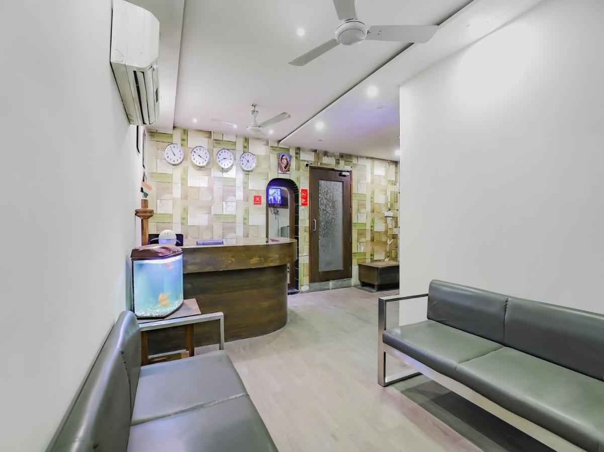 Capital O Hotel Royal Inn Near Gomti Riverfront Park Lakhnau Kültér fotó