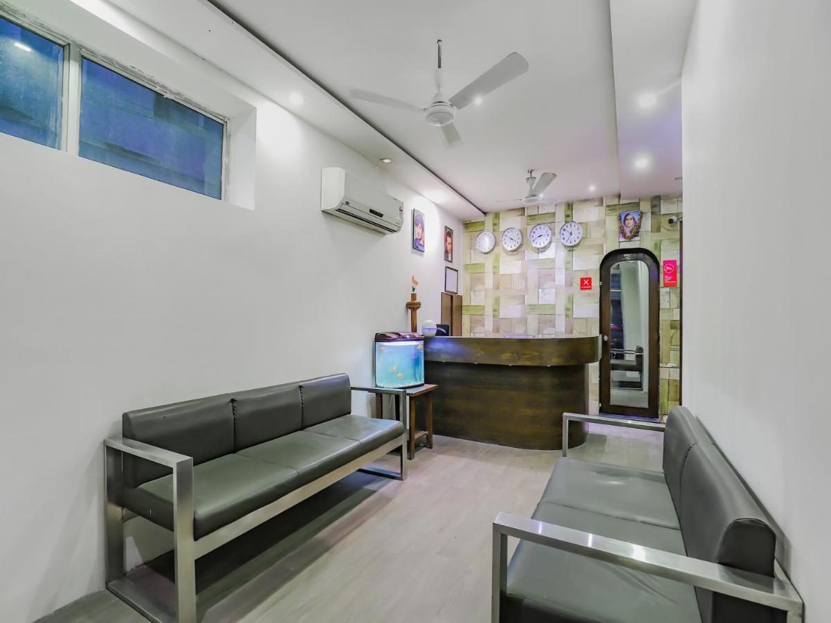 Capital O Hotel Royal Inn Near Gomti Riverfront Park Lakhnau Kültér fotó
